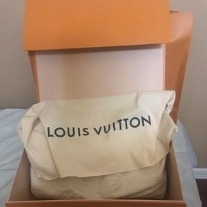 A beautiful brand new Louis Vuitton bag!!